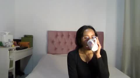 Snapshot of alia054 chatting on 02-07-25, 03:41 Alia online show from 02-07-25, 03:41