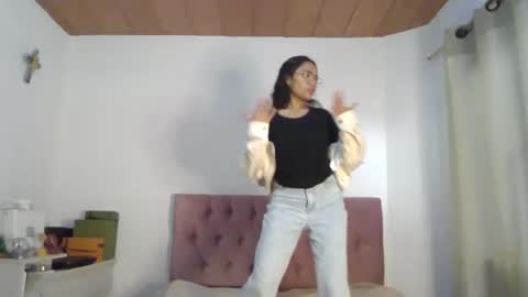 Snapshot of alia054 chatting on 02-11-25, 03:51 Alia online show from 02-11-25, 03:51