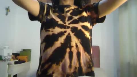 Snapshot of alia054 chatting on 02-17-25, 12:48 Alia online show from 02-17-25, 12:48