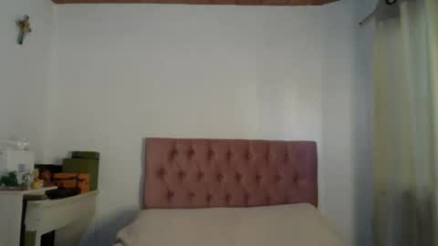 Snapshot of alia054 chatting on 02-19-25, 12:44 Alia online show from 02-19-25, 12:44