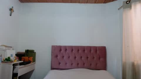 Snapshot of alia054 chatting on 09-13-25, 12:05 Alia online show from 09-13-25, 12:05