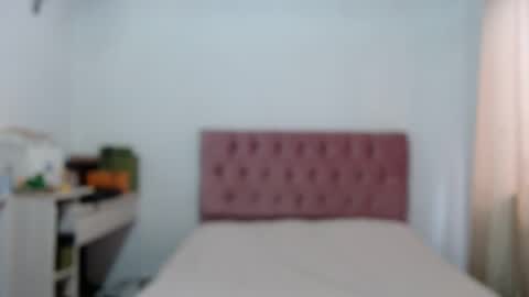 Snapshot of alia054 chatting on 09-15-25, 12:27 Alia online show from 09-15-25, 12:27