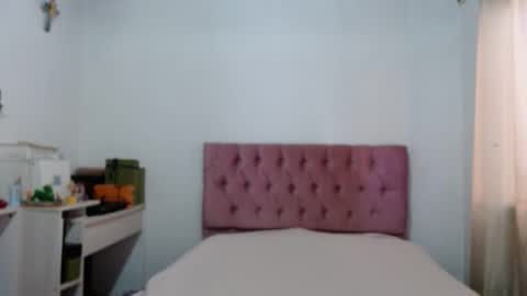 Snapshot of alia054 chatting on 09-17-25, 12:07 Alia online show from 09-17-25, 12:07