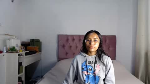 Snapshot of alia054 chatting on 09-23-25, 01:47 Alia online show from 09-23-25, 01:47