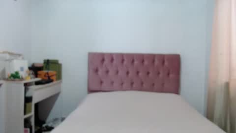 Snapshot of alia054 chatting on 09-29-25, 12:21 Alia online show from 09-29-25, 12:21