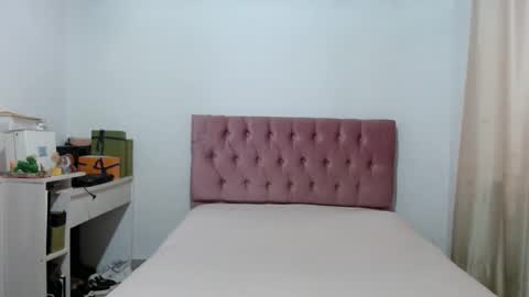 Snapshot of alia054 chatting on 09-30-25, 12:32 Alia online show from 09-30-25, 12:32