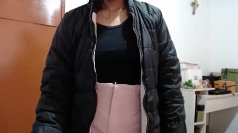 Snapshot of alia054 chatting on 10-11-25, 01:09 Alia online show from 10-11-25, 01:09