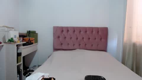 Snapshot of alia054 chatting on 10-20-25, 12:16 Alia online show from 10-20-25, 12:16