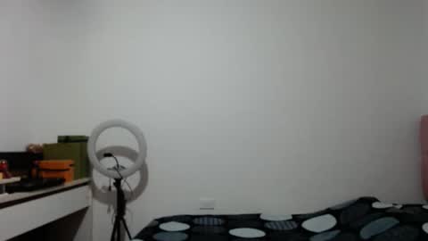 Snapshot of alia054 chatting on 11-11-25, 12:16 Alia online show from 11-11-25, 12:16