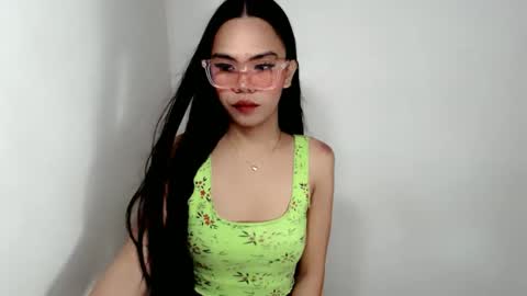 Snapshot of aliahadams chatting on 10-14-25, 09:43 ALIAH online show from 10-14-25, 09:43