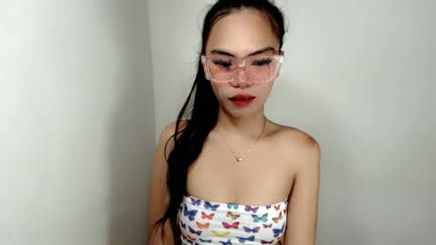 Snapshot of aliahadams chatting on 10-16-25, 02:29 ALIAH online show from 10-16-25, 02:29