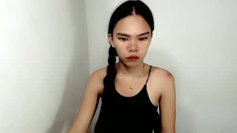 Snapshot of aliahadams chatting on 10-22-25, 05:13 ALIAH online show from 10-22-25, 05:13