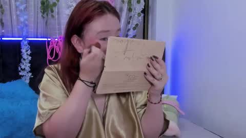 Snapshot of aliamiller__ chatting on 01-10-26, 01:35 Alia Miller online show from 01-10-26, 01:35