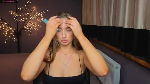 Snapshot of alicafoxis chatting on 06-29-26, 05:57 Alica online show from 06-29-26, 05:57