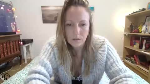 Snapshot of alice8363 chatting on 10-16-25, 08:26 Alice online show from 10-16-25, 08:26