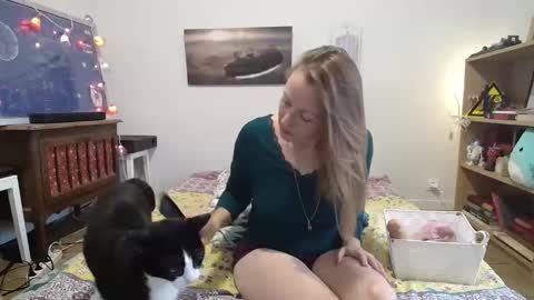 Snapshot of alice8363 chatting on 10-24-25, 08:33 Alice online show from 10-24-25, 08:33