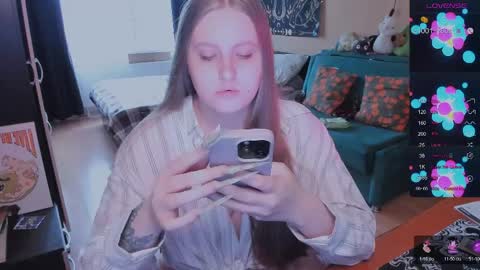 Snapshot of alice_dreamgirl_ chatting on 04-05-26, 10:01 Alice 3 online show from 04-05-26, 10:01