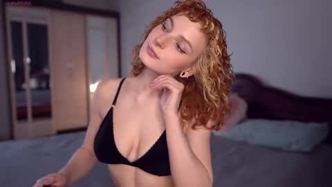 Snapshot of alice_edward chatting on 10-26-25, 07:42 DONT YOU DARE NOT SEEING MY BIRTHDAY STREAM NOVEMBER 12 ILL BE 21 1400 GMT-5 CHECK MY LOVENSE WISHLIST online show from 10-26-25, 07:42