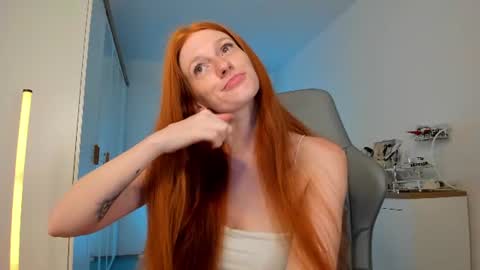 Snapshot of alice_ginger chatting on 06-26-26, 01:37 Hello im Alice online show from 06-26-26, 01:37