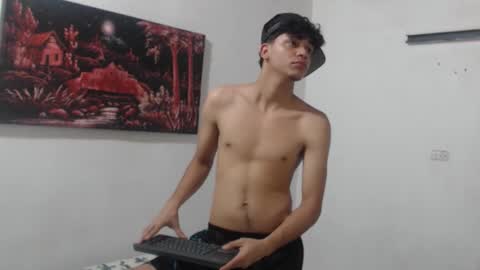 Snapshot of alice_julls chatting on 09-27-25, 07:52 alice online show from 09-27-25, 07:52