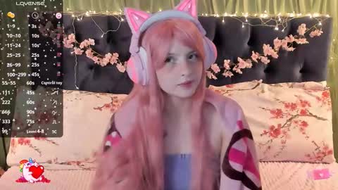 Snapshot of alice_langley chatting on 09-24-25, 12:52 Alice 3 online show from 09-24-25, 12:52