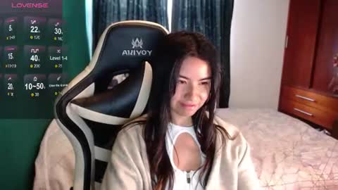 Snapshot of alice_middle01 chatting on 06-17-26, 02:40 Alice online show from 06-17-26, 02:40