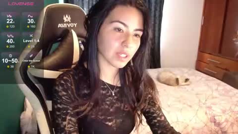 Snapshot of alice_middle01 chatting on 06-22-26, 03:53 Alice online show from 06-22-26, 03:53