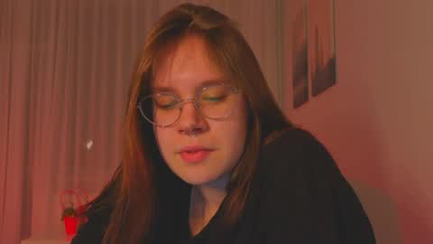 Snapshot of alice_miiiller chatting on 04-28-26, 05:40 Alice online show from 04-28-26, 05:40