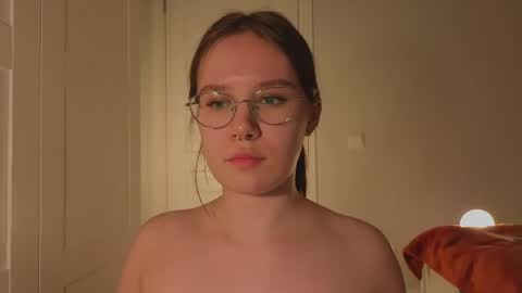 Snapshot of alice_miiiller chatting on 05-11-26, 06:16 Alice online show from 05-11-26, 06:16