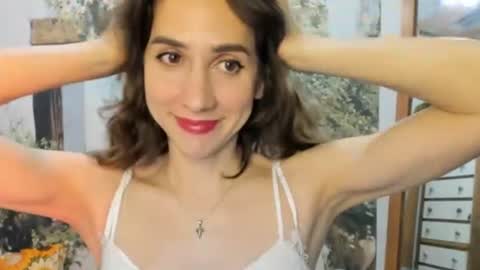 Snapshot of alice_sincere chatting on 06-21-26, 09:06 Alice Love you all online show from 06-21-26, 09:06