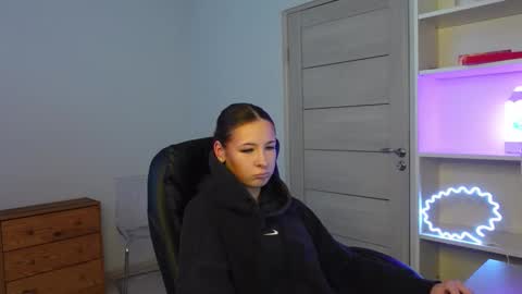 Snapshot of alice_spear chatting on 02-15-26, 02:47 ALICE SPEAR online show from 02-15-26, 02:47