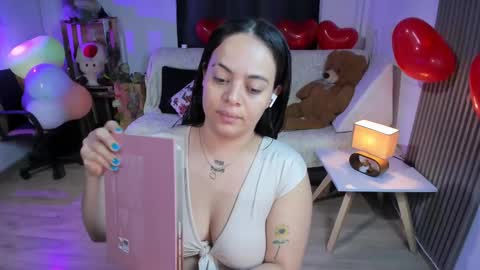 Snapshot of alice_star7 chatting on 02-18-25, 12:39 Alice online show from 02-18-25, 12:39