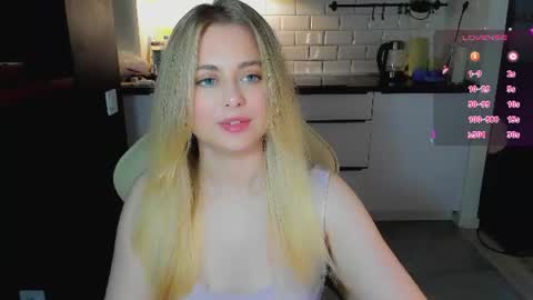 Snapshot of alice_wander chatting on 07-12-26, 03:08 Alice online show from 07-12-26, 03:08