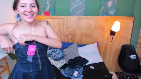 Snapshot of aliceandsia chatting on 11-17-25, 07:08 Alice and Asia online show from 11-17-25, 07:08