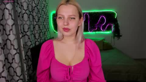 Snapshot of alicefreman chatting on 02-11-25, 01:51 Alice online show from 02-11-25, 01:51