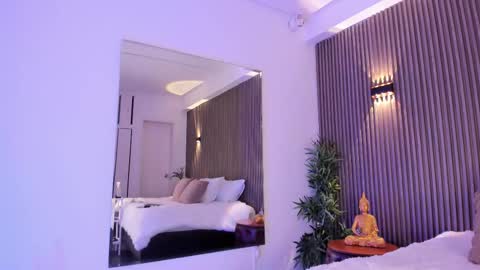 Alice  online show from 11-20-25, 04:23