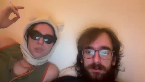 alicehugo online show from 12-04-24, 01:03