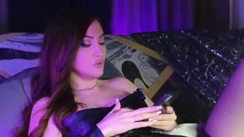 Snapshot of alicejameson chatting on 09-12-25, 08:53 alicejameson online show from 09-12-25, 08:53