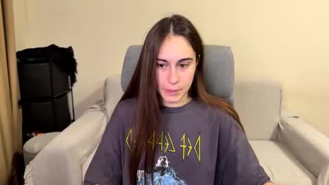 Snapshot of alicekollt chatting on 02-12-26, 06:03 alicekollt online show from 02-12-26, 06:03