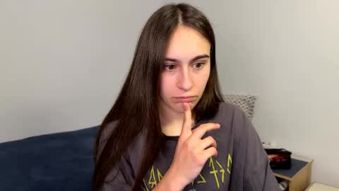 Snapshot of alicekollt chatting on 05-18-26, 07:31 alicekollt online show from 05-18-26, 07:31