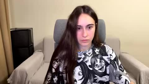 Snapshot of alicekollt chatting on 06-08-26, 08:20 alicekollt online show from 06-08-26, 08:20