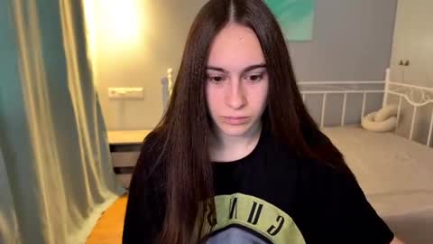 Snapshot of alicekollt chatting on 06-25-26, 12:42 alicekollt online show from 06-25-26, 12:42