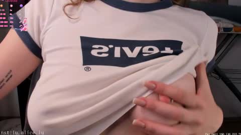 Elle online show from 03-29-26, 06:46