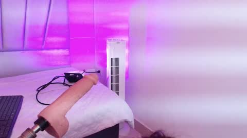 alicemillerr_ online show from 01-20-25, 07:04
