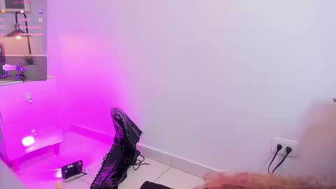 alicemillerr_ online show from 02-24-25, 10:25