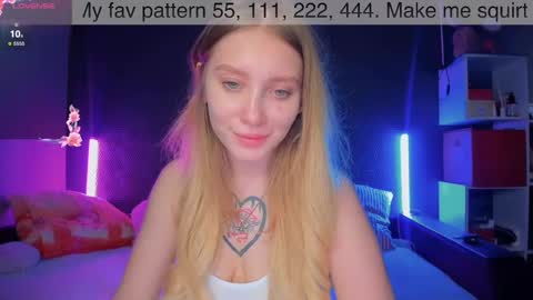 Snapshot of alicemilman chatting on 03-08-25, 01:14 Alice online show from 03-08-25, 01:14