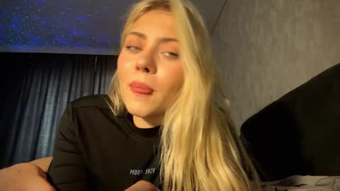 Snapshot of aliceoceaneyes chatting on 10-05-25, 11:52 aliceoceaneyes online show from 10-05-25, 11:52