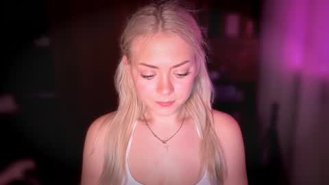 Snapshot of aliceoceaneyes chatting on 10-30-25, 04:52 aliceoceaneyes online show from 10-30-25, 04:52