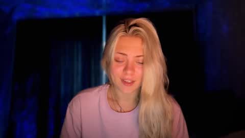 Snapshot of aliceoceaneyes chatting on 11-03-25, 01:12 aliceoceaneyes online show from 11-03-25, 01:12