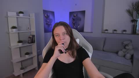 Snapshot of alicepill chatting on 10-16-25, 02:12 Alice online show from 10-16-25, 02:12